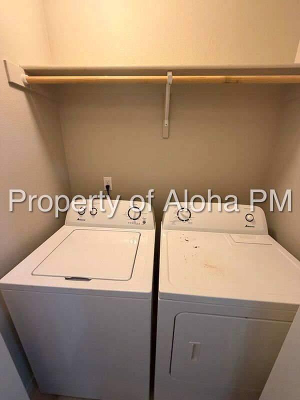 Conveniently located 2 bed 2 bath near the freeway! property image