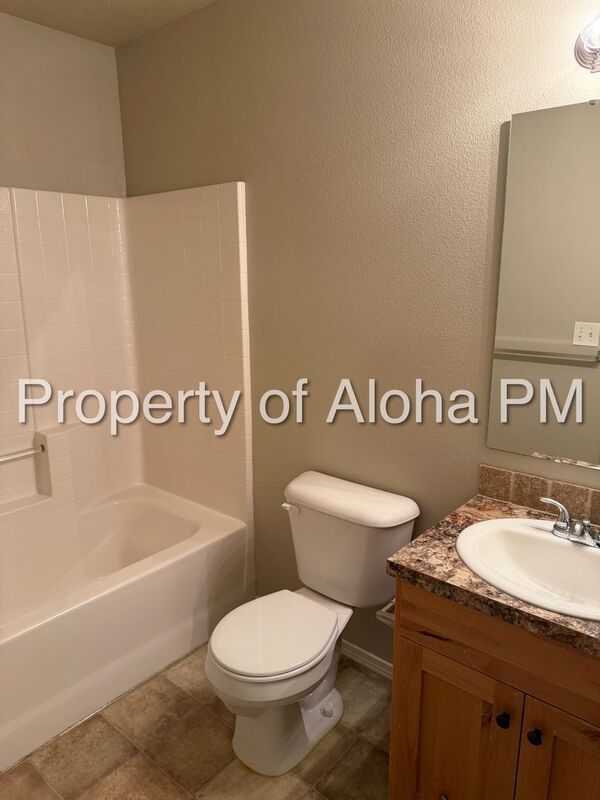 Conveniently located 2 bed 2 bath near the freeway! property image