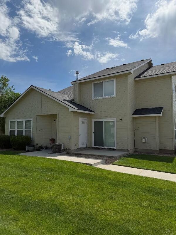Cozy 2 bedroom, 2 bath townhome-style apartment in Nampa property image