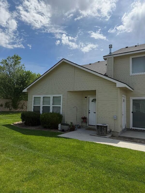Cozy 2 bedroom, 2 bath townhome-style apartment in Nampa property image