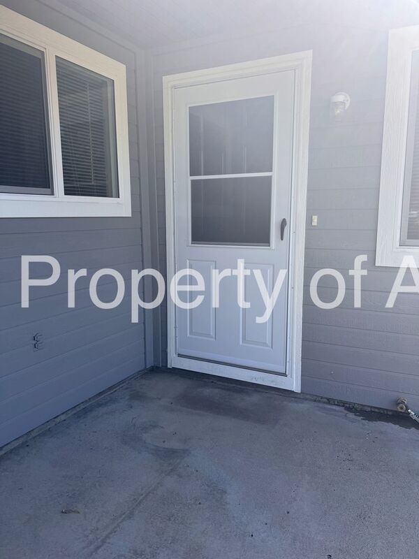 Charming 2-Bedroom Duplex with Fenced Yard in South Boise! property image