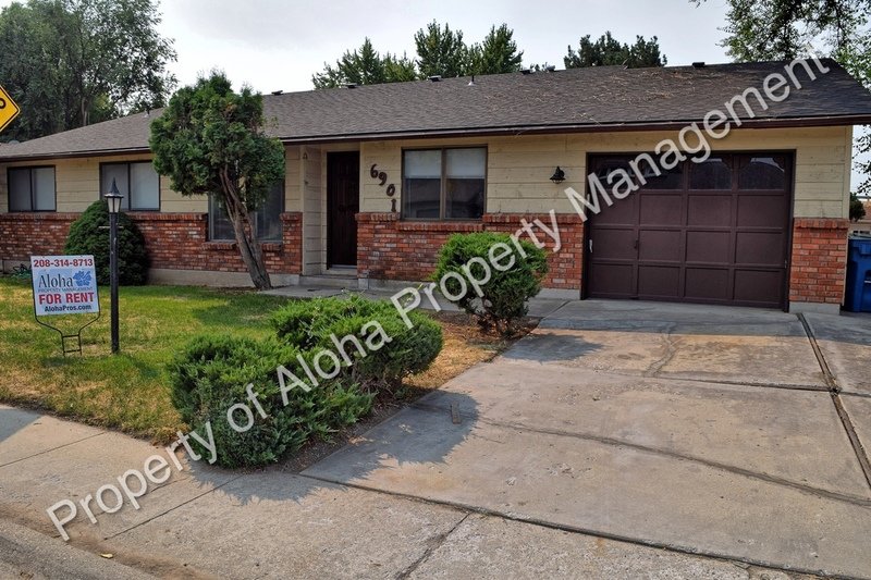 Inviting 2 Bedroom 1 Bath Near Boise Towne Square Mall!!! property image