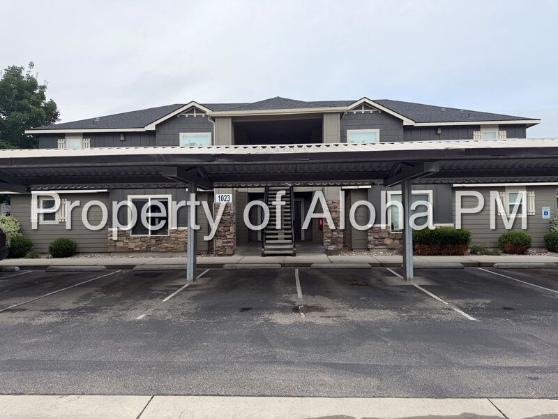 Spacious 2 Bedroom 2 Bath Upper Unit Off Of Pine in Meridian! property image