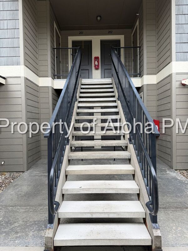 Spacious 2 Bedroom 2 Bath Upper Unit Off Of Pine in Meridian! property image