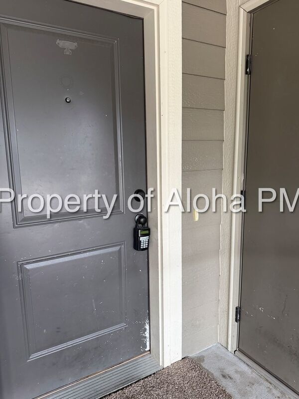 Spacious 2 Bedroom 2 Bath Upper Unit Off Of Pine in Meridian! property image