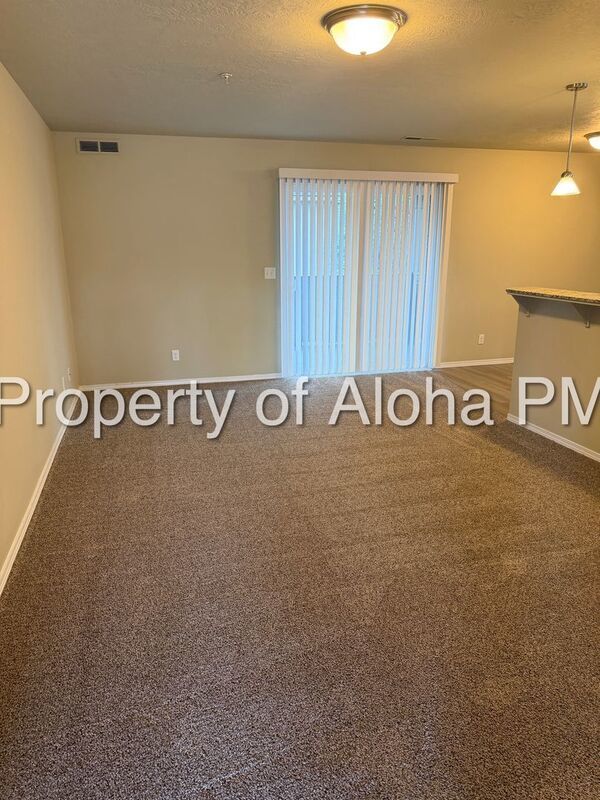 Spacious 2 Bedroom 2 Bath Upper Unit Off Of Pine in Meridian! property image