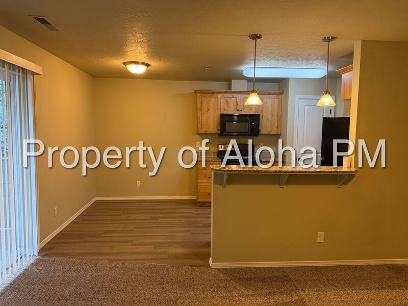 Spacious 2 Bedroom 2 Bath Upper Unit Off Of Pine in Meridian! property image