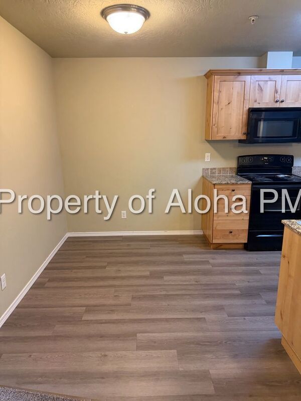 Spacious 2 Bedroom 2 Bath Upper Unit Off Of Pine in Meridian! property image