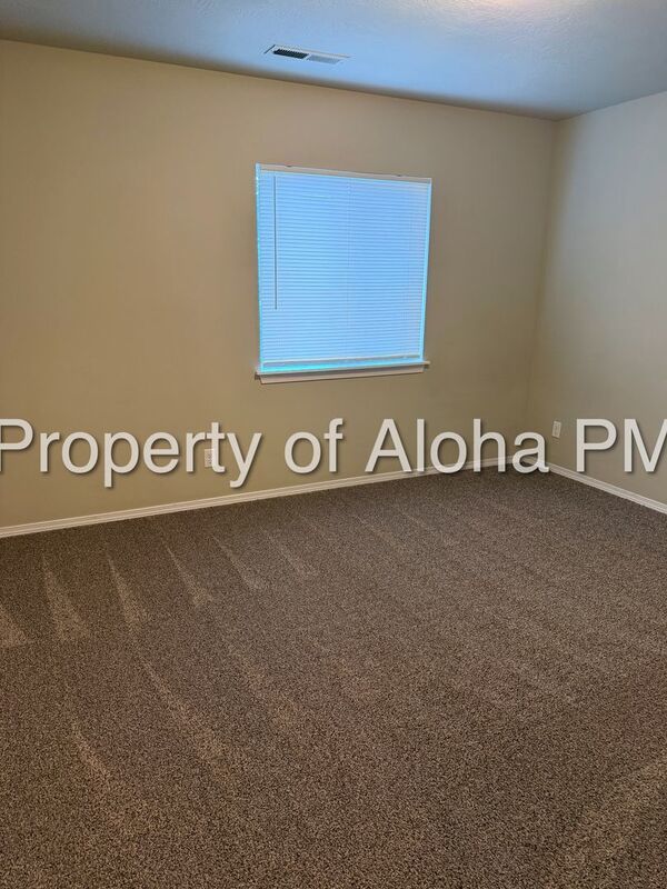Spacious 2 Bedroom 2 Bath Upper Unit Off Of Pine in Meridian! property image