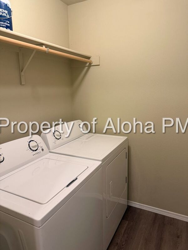 Spacious 2 Bedroom 2 Bath Upper Unit Off Of Pine in Meridian! property image