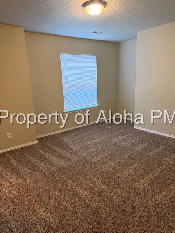 Spacious 2 Bedroom 2 Bath Upper Unit Off Of Pine in Meridian! property image