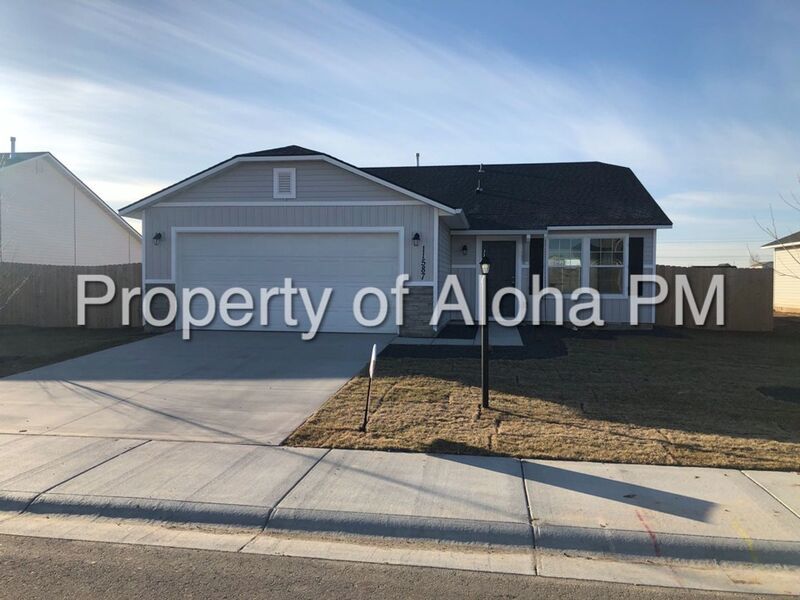Spacious 3 Bed 2 Bath Home in Caldwell off 20/26!! property image