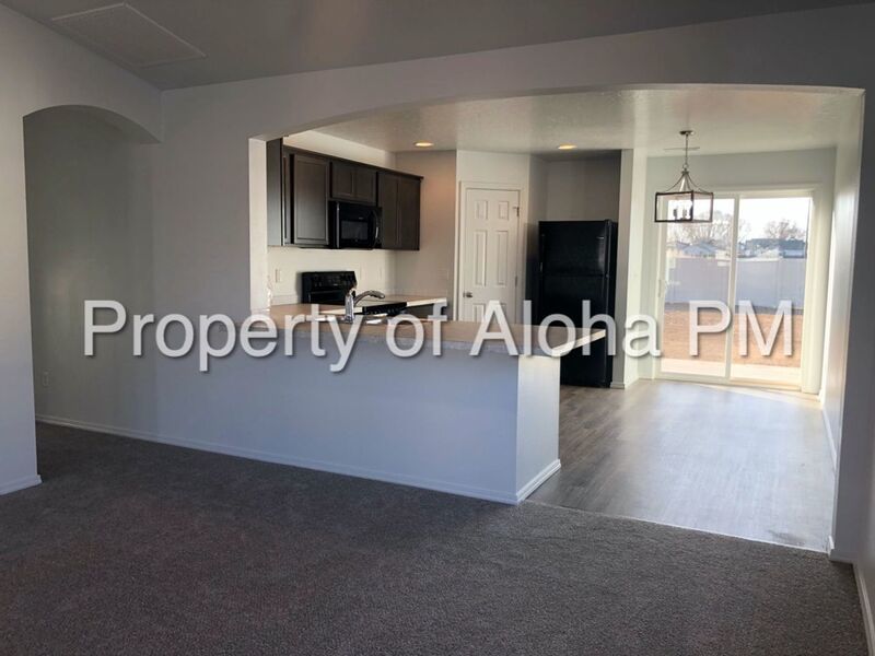 Spacious 3 Bed 2 Bath Home in Caldwell off 20/26!! property image