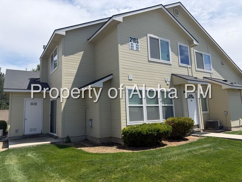 Cozy 2 bedroom, 2 bath townhome-style apartment in Nampa property image