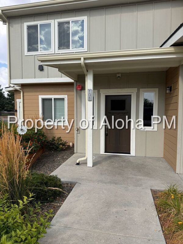 Do not miss out on this beautifully spacious townhome located in Columbia Village!! property image