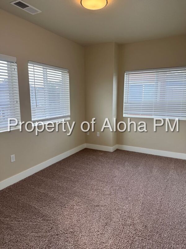 Do not miss out on this beautifully spacious townhome located in Columbia Village!! property image