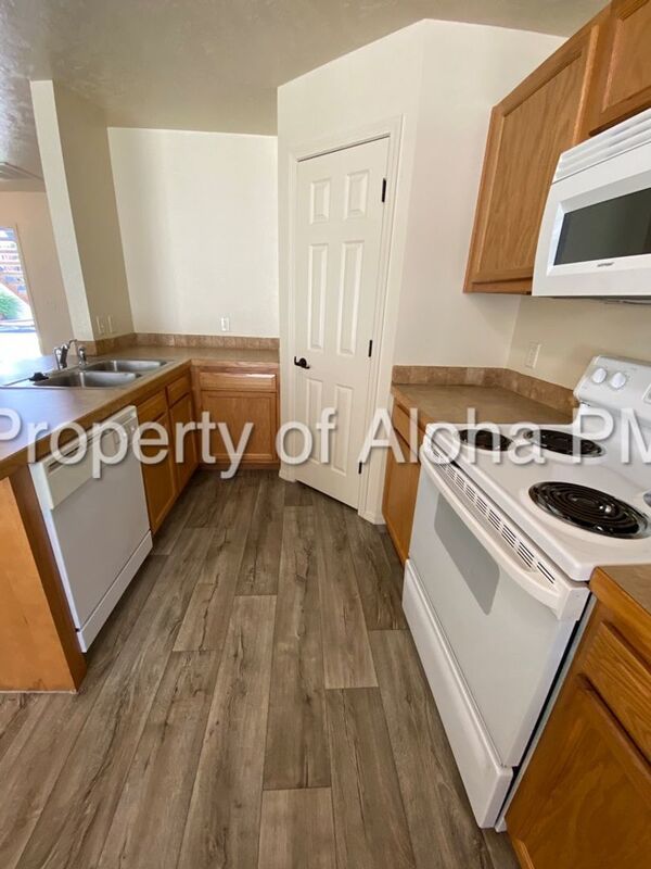 Roomy 3 Bedroom 2 Bathroom off of Pine in Meridian! property image
