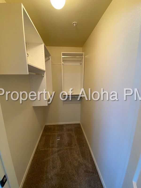 Roomy 3 Bedroom 2 Bathroom off of Pine in Meridian! property image