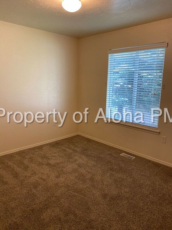 Roomy 3 Bedroom 2 Bathroom off of Pine in Meridian! property image