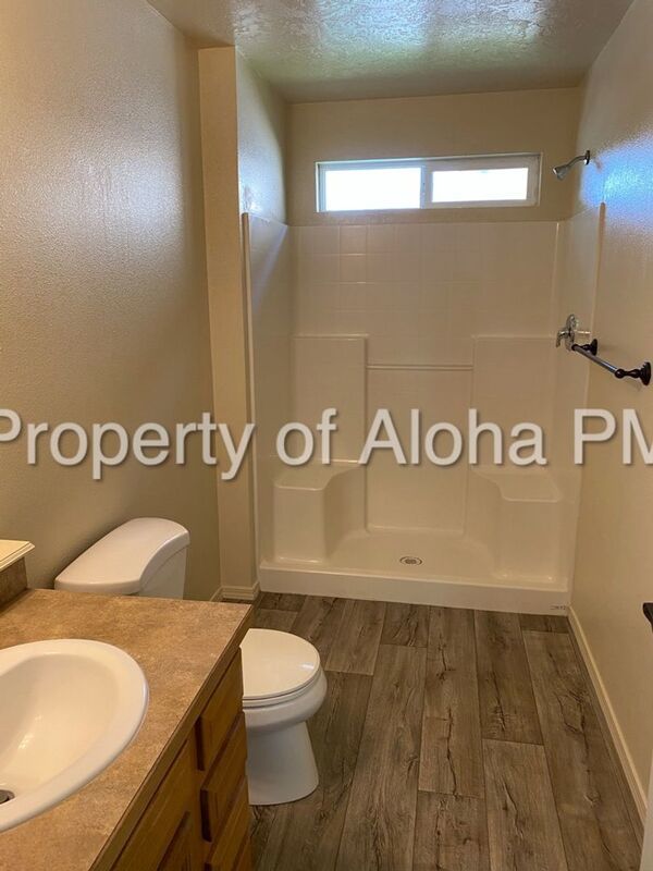 Roomy 3 Bedroom 2 Bathroom off of Pine in Meridian! property image