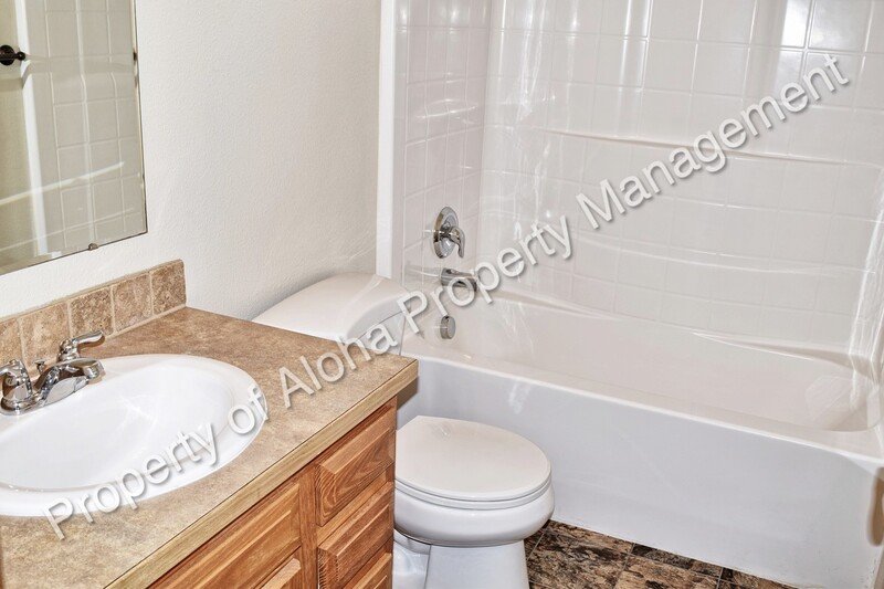Comfy 2 Bedroom 2 Bathroom off of Pine in Meridian! property image