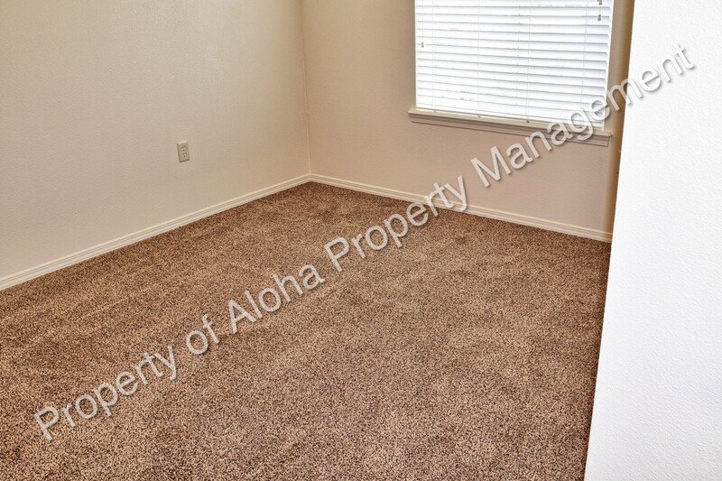 Comfy 2 Bedroom 2 Bathroom off of Pine in Meridian! property image