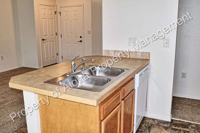 Comfy 2 Bedroom 2 Bathroom off of Pine in Meridian! property image
