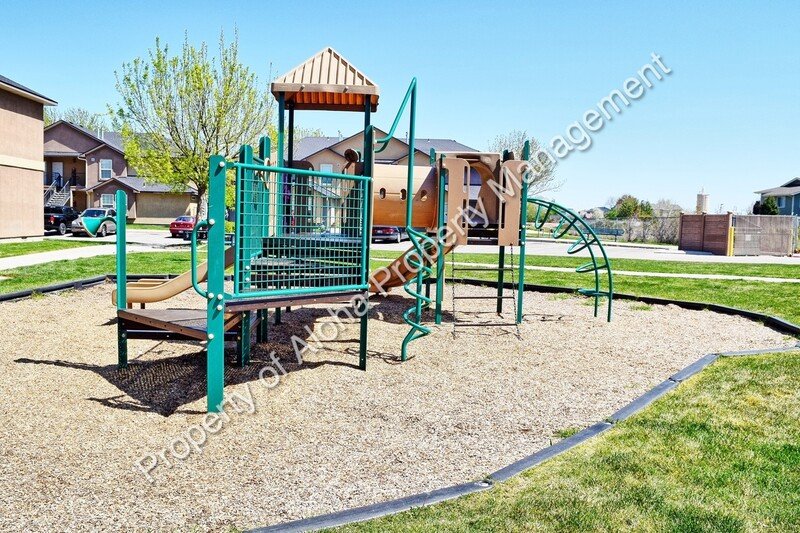Comfy 2 Bedroom 2 Bathroom off of Pine in Meridian! property image